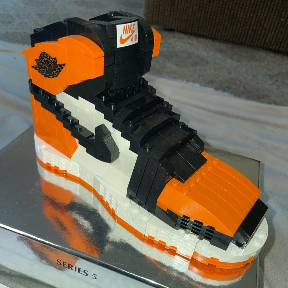 Air Jordan 1 Shattered Backboard 1.0 Lego Kickbrick